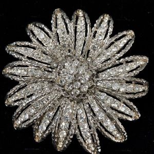Large Flowerhead Sunburst Vintage  Brooch.                    Brand (Estate)